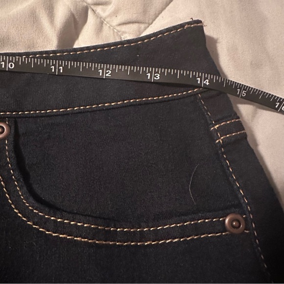 ❤️ $10 Flash Sale Forever 21 Cuffed Denim Shorts - Picture 4 of 7